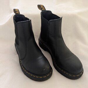 DR MARTENS CHELSEA BOOT - BLACK - WMNS 9 - 41 - SLIP RESISTANT -AIRWAIR